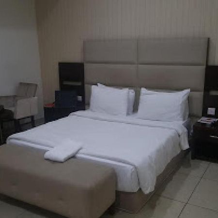 Room In Lodge - Full Moon Hotel Owerri Exterior foto